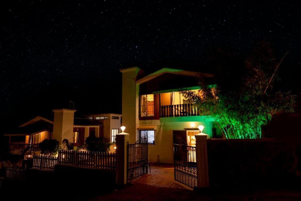 Paramount 3 Ac Bedrooms Hall Garden With Lake View Panchgani Esterno foto